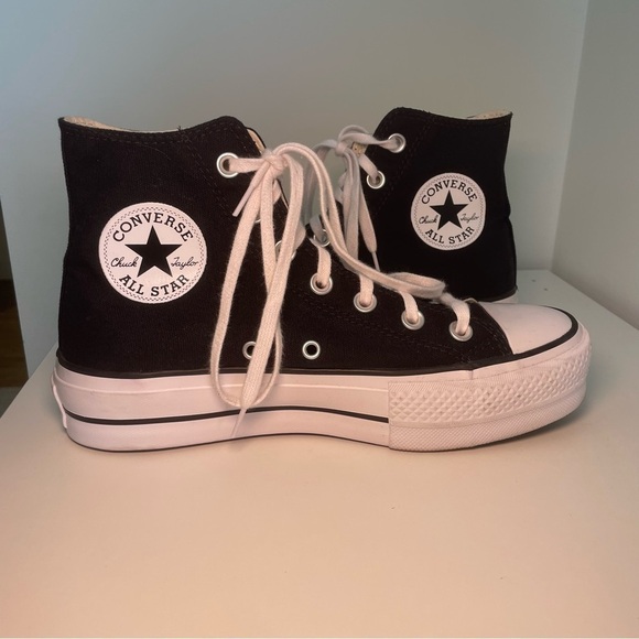 New Chuck Taylor All Star Lift Hi Sneaker in Black & White - size 7 - Picture 5 of 5